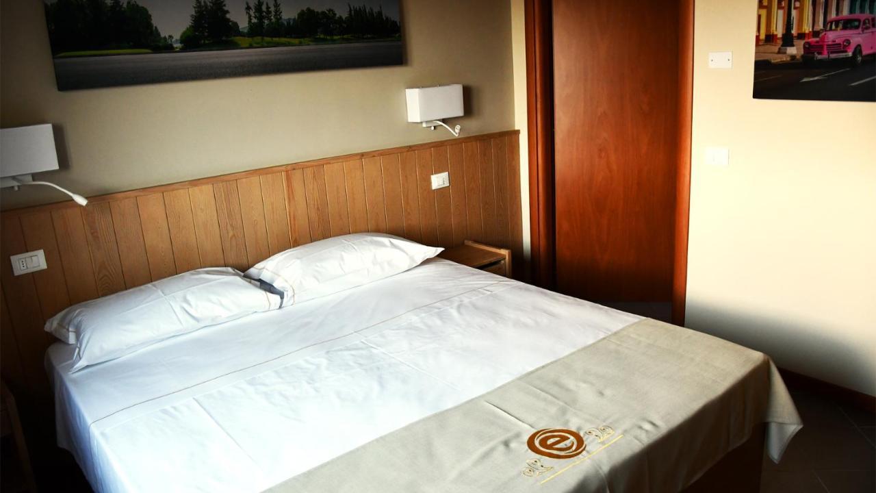 Eco Rooms & Apartments Voghera Exterior photo